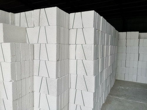 珍珠巖保溫板設(shè)備廠家及產(chǎn)品解析 以晉江珍珠巖保溫板與信陽眾圣建材為例